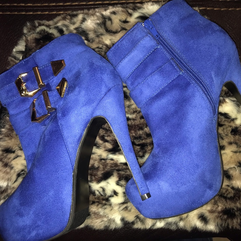 Platform ankle boots